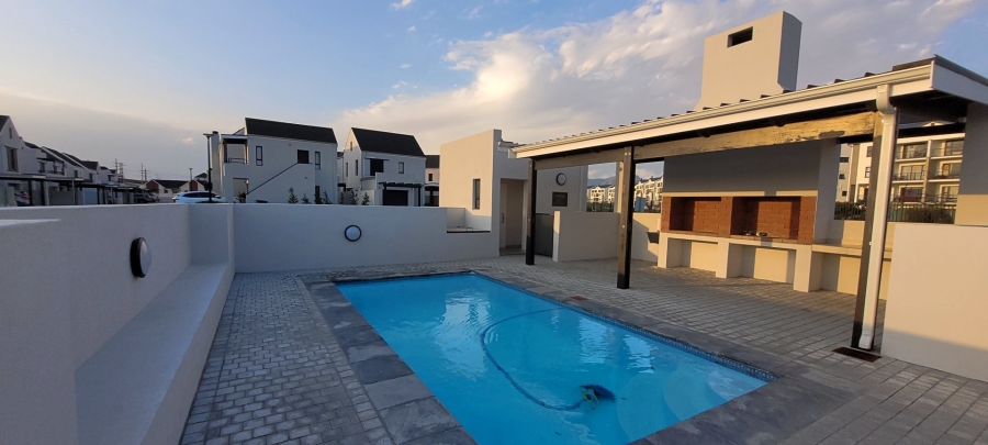 2 Bedroom Property for Sale in Croydon Western Cape